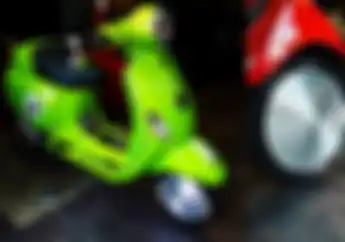 Modifikasi Vespa Matic Pasang Dop Pelek Mooneyes, Harga Cuma Segini