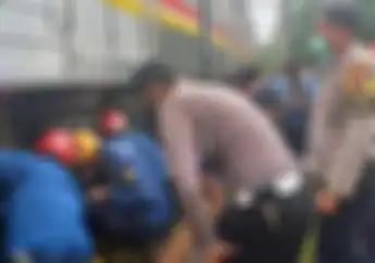 Tanah Abang Gempar, Motor Ditabrak KRL Masuk Ke Kolong, Begini Kondisi Pengendara