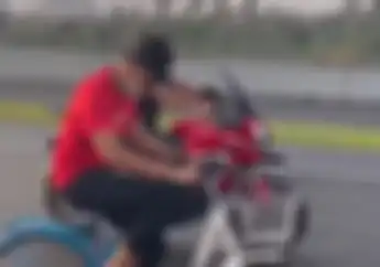 Valentino Rossi Nangis Meihat Ini, Menteri Sandiaga Uno Jajal Sirkuit Mandalika Naik Ontel