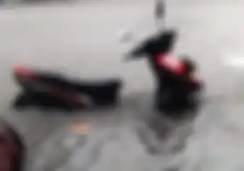 Banjir Rob Bikin Motor Terendam Air, Jangan Nekat Lakukan Ini Biar Tetap Aman