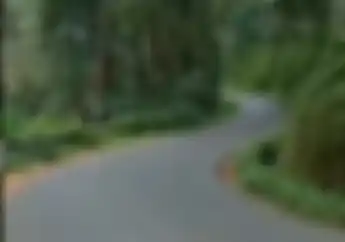Viral Video Curhatan Kurir COD Terabas Hutan dan Gunung, Isi Paketnya Bikin Geram