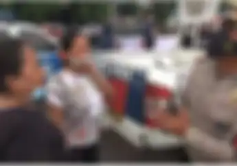 Emak-Emak Nangis Saat Kena Tilang Razia Operasi Zebra 2021, Bawa Motor Baru Keluar Dari Dealer