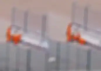 Video Marshal WSBK Indonesia 2021 Sholat di Pinggiran Sirkuit Mandalika, Langsung Banjir Komentar Netizen