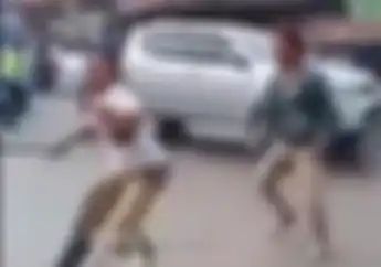 Pria Bercelurit Mendadak Serang Polisi di Jalan, Gara-gara Gak Terima Anaknya Ditilang