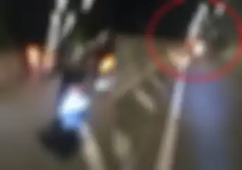Video Gerombolan Pemotor Lewat JLNT Antasari Bikin Mobil Terbalik