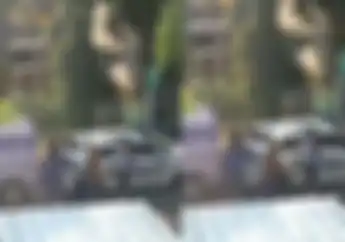 Diduga Parkir Sembarangan Mobil Mewah Dicorat-Coret, Netizen Komentar Begini