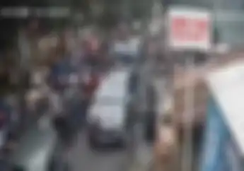 Video Mencekam  Rombongan Pemotor Pengantar Jenazah Keroyok Dosen di Makassar