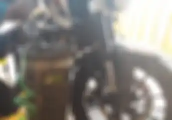 Mitos atau Fakta Ganti Oli Mesin dengan Cara Disedot Bisa Merusak Mesin Motor?