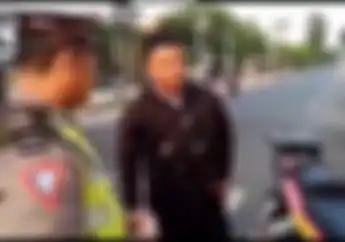 Viral Video Bikers Kena Tilang Polisi Perkara Buka Jalan Untuk Ambulans