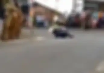 Viral Video Polisi Patwal Jatuh Saat Kawal Presiden Jokowi di  Temanggung