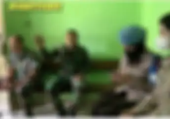 Heboh, Video Polwan Cantik Dipukul Oknum Anggota TNI Saat Naik Motor
