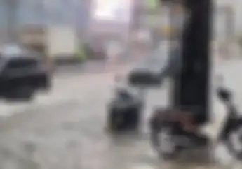 Jangan Nekat Terobos, Segini Batas Aman Motor Terendam Genangan Air
