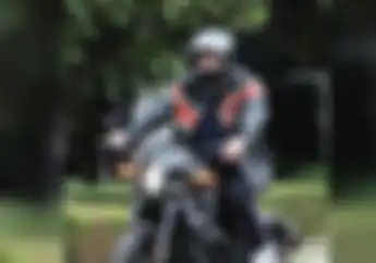Mantan Aktor Batman Ben Affleck Keciduk Naik Motor Listrik Harley-Davidson, Harganya Bikin Melongo