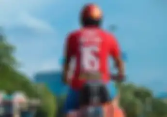 Ahmad Bustomi Resmi Gabung Persija, Pamer Naik Vespa Klasik Harganya Lebih Mahal dari NMAX