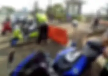 Tilang Motor Yamaha R15 Berknalpot Bising, Polisi Juga Paksa Kuras Tangki Bensin