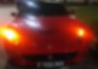 Pemotor Honda Vario Tabrak Mobil Ferrari di Bogor, Diduga Nekat Terobos Lampu Merah