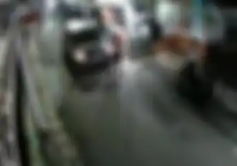 Bak Koboi Jalanan, Viral Video Driver Mobil Todongkan Pistol ke Pemotor Yang Ditabraknya