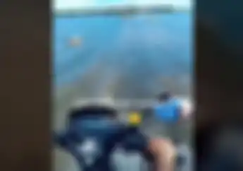 Marquez dan Rossi Gemetar Lihat Video Pengendara Lintasi Lautan Naik Motor