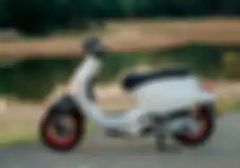 Modifikasi Vespa Sprint Ogah Lebay, Minimalis Tapi Pakai Aksesoris Hedon