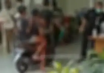 Ngeri, Pemotor Tewas Di Cengkareng, Kepala Tertancap Sajam Diduga Tawuran