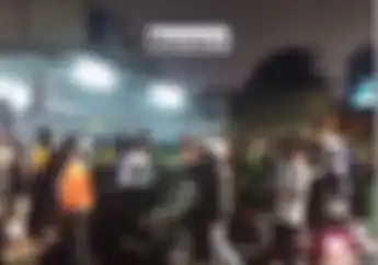 Video Mobil Hancur Diamuk Warga Di Jakarta Selatan, Tabrak Banyak Pemotor Dan Pengendara Lain