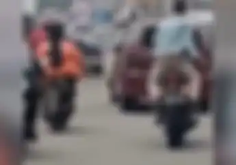 Warga Ramai-ramai Kejar Pelaku Tabrak Lari di Cirebon, Kaca Mobil Pecah