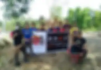 Suzuki Satria F-150 Club (SSFC) Korwil Lombok Sapu Bersih Sampah Banjir Bandang
