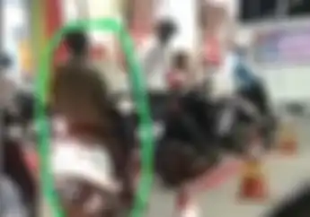 Koplak Motor Listrik ikut Antri di Pom Bensin Pertamina Mau Isi Bensin Tapi Ending Videonya Bikin Penasaran