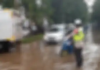 Sejumlah Jalan di Jakarta Terendam, Harus Tau Batas Motor Terobos Genangan Air