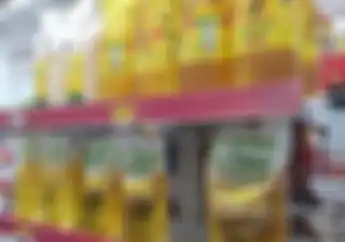 Hari Ini Pemerintah Resmi Terapkan Harga Minyak Goreng Jadi Segini, Brother Buruan Beli