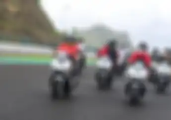 Wuih, Mario Aji Ajak Riding Gubernur Jawa Timur Khofifah Di Sirkuit Mandalika