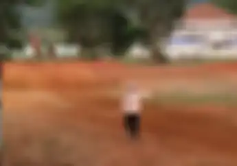 Kocak, Video Seorang Crosser Gak Berkutik Dihadang Istri Suruh Pulang