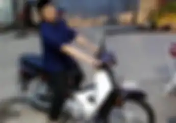 Intip Gaya Ustaz Yusuf Mansur di Atas Motor Bebek Jadul Honda Astrea Prima