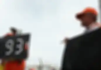 3 Bendera Yang Ditakuti Pembalap MotoGP Saat Balapan, Warna Apa Saja Tuh?