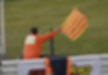 Jarang Yang Tahu, Bendera Ini Tanda Bahaya Pembalap MotoGP Bisa Jatuh