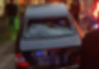 Sopir Mobil Mewah Diteriaki Maling dan Dirusak Massa, Sempat Cekcok Berujung Tabrak Motor