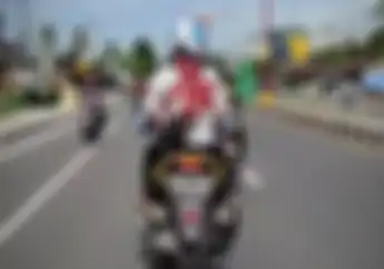 Gak Tega Lihatnya, Gara-gara Duit Rp700 Ribu Bapak Ini Nekat Bawa Jasad Anaknya Pakai Motor