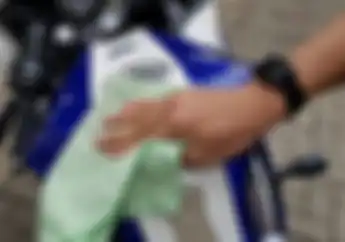 Siapkan 3 Kain Lap Ini Untuk Membersihkan Motor Habis Kena Hujan