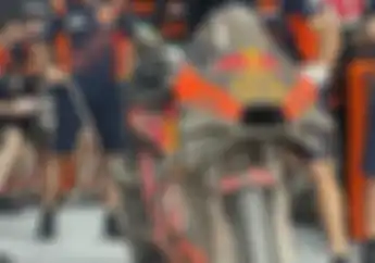 Tes MotoGP di Sirkuit Mandalika Red Flag, Motor Sampai Helm Pembalap Penuh Debu