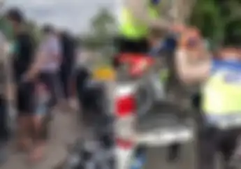 Emosi Ditilang Polisi, Pemotor di Bandung Ngamuk Suzuki Smash Jadi Korban