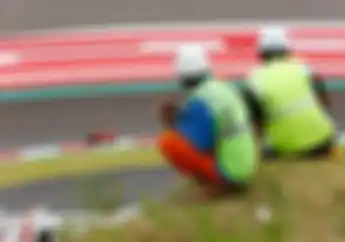 Foto Kuproy Sirkuit Mandalika Nonton Tes Pramusim MotoGP Gratis, Bikin Ngakak Netizen