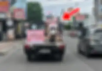 Denpasar Geger Boneka Beruang Naik Motor, Pesannya Bikin Jomblo Iri