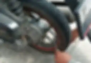 Cuek Ban Motor Kempes Masih Dipaksa Jalan, Awas Pelek Motor Jadi Korban!