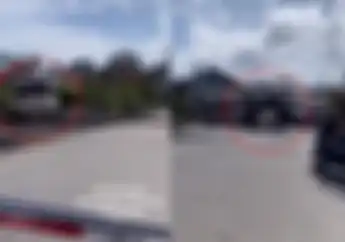 Video Pemotor Kena Prank di Perlintasan Kereta Api, Nunggu Lama yang Lewat Malah Ini