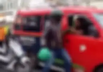 Video Pemotor Lawan Sopir Angkot di Medan, Gebuk Kepala Sopir Pakai Helm Gara-gara Ini