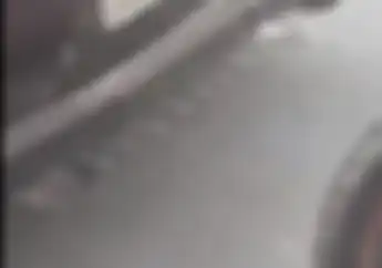 Video Mobil Daihatsu Ayla Pasang Ranjau Paku di Bumper Belakang, Pemotor Ogah Dekat-dekat