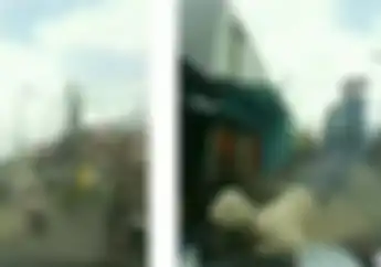 Video Pemotor Tiba-tiba Berbelok, Diduga Sengaja Tabrakin Diri ke Mobil