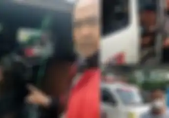 Ambulans Ugal-ugalan dan Menyalakan Sirine Bikin Penasaran Polisi Setelah Distop Isinya Barang Terlarang