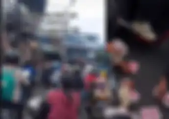 Video Puncak Macet Total, Pengendara Motor Sampai Bisa Main Kartu di Jalan