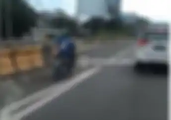 Pemotor Pakai Helm Ojol Nekat Masuk Jalan Tol Kunciran Tangerang, Polisi Langsung Selidiki